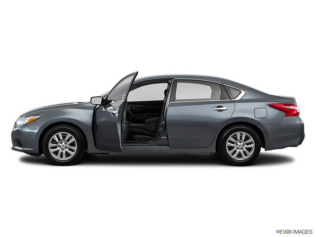 2016 Altima image 1