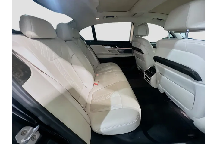 $26450 : BMW 7 Series 2018 750i 4dr S image 7