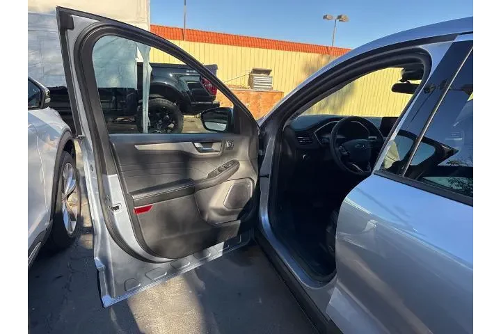 $23327 : Ford Escape Plug-In Hybrid 2 image 6