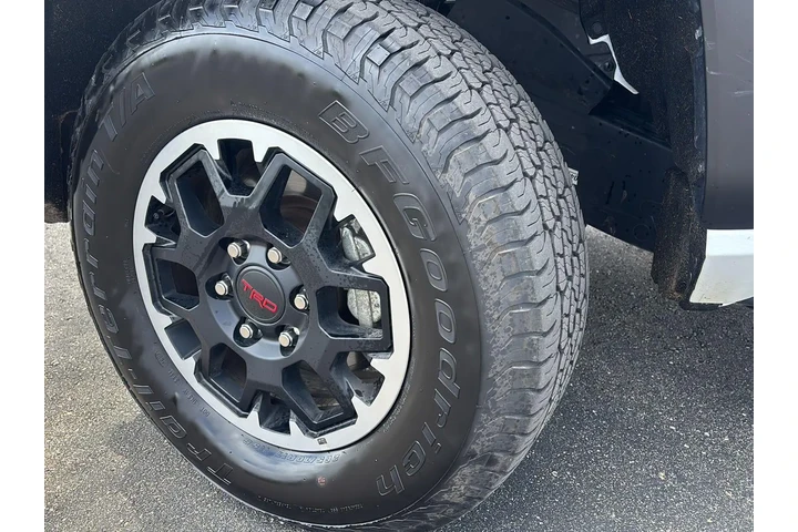 $42994 : Gold Certified 2025 TACOMA TR image 4