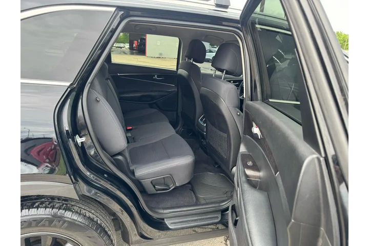 2017 Sorento LX FWD image 9