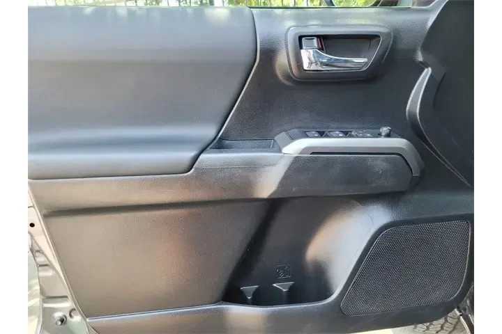 $33988 : Toyota Tacoma 2022 4x4 TRD P image 10