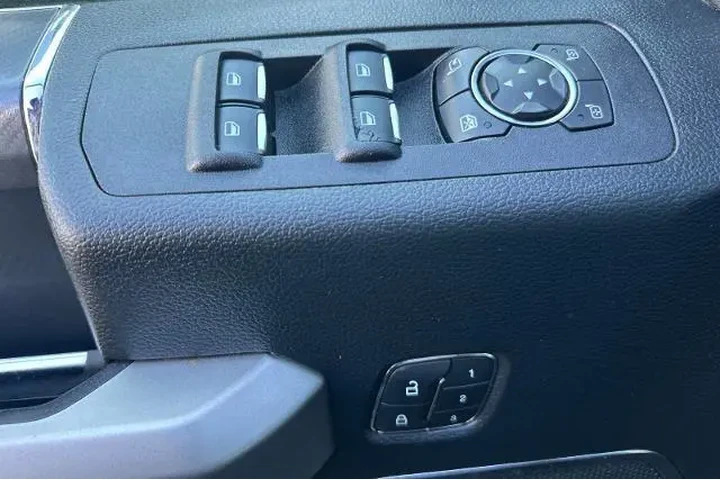 $31995 : Ford F-150 2020 4x4 King Ran image 10