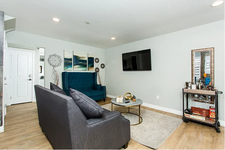 $3299 : 4 beds/ 3 bath home- Inglewood image 4