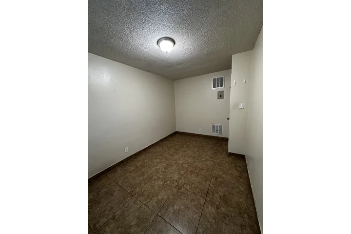 $825 : Rento cuarto privado image 1