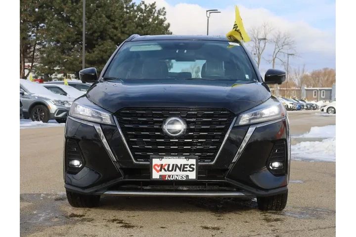 $19277 : Nissan Kicks 2023 SR 4dr Cro image 3