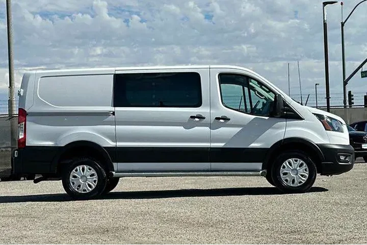$38822 : Ford Transit 2024 250 3dr SW image 2