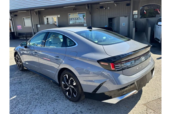 2024 Sonata SEL image 6