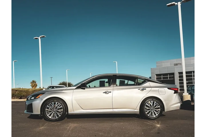 $21477 : Nissan Altima 2024 2.5 SV 4d image 6