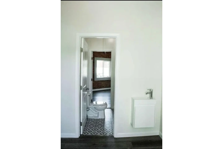 $1050 : Peaceful home image 6