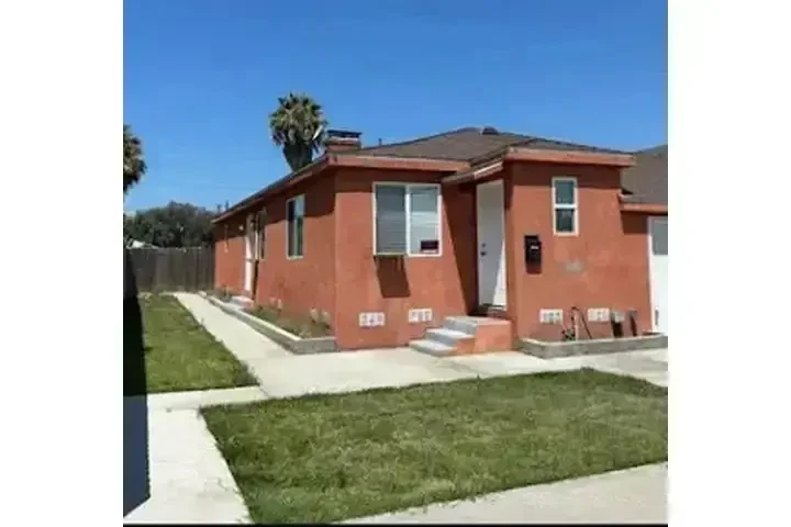 RENTO CASA- Cerca de Vermont image 5