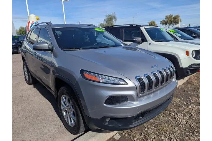 Jeep Cherokee 2017 4x4 Latit image 2