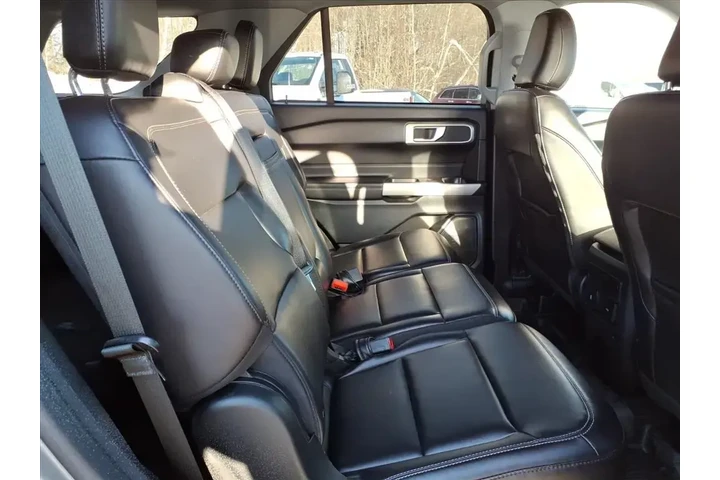 $24490 : Ford Explorer 2022 AWD XLT 4 image 8