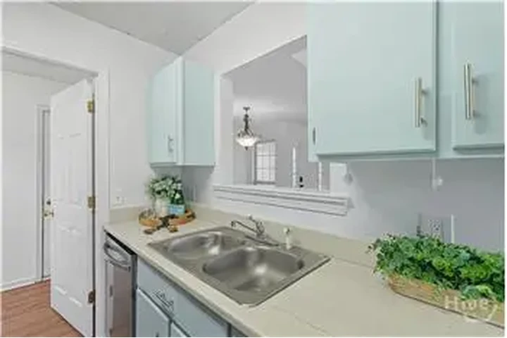 $2000 : Rental property with 3 bedro image 9