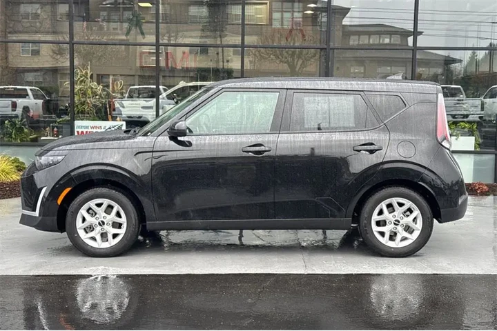 $18913 : Kia Soul 2025 LX 4dr Crossov image 7