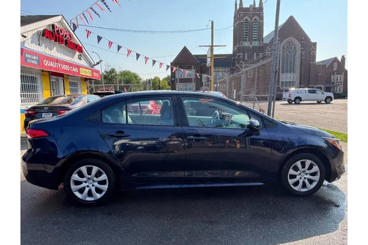 2021 Corolla LE image 9