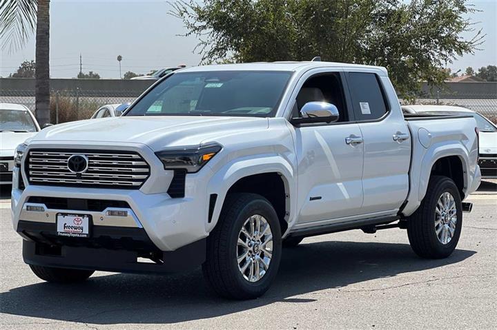 $55528 : New 2024 Tacoma Limited Doubl image 8