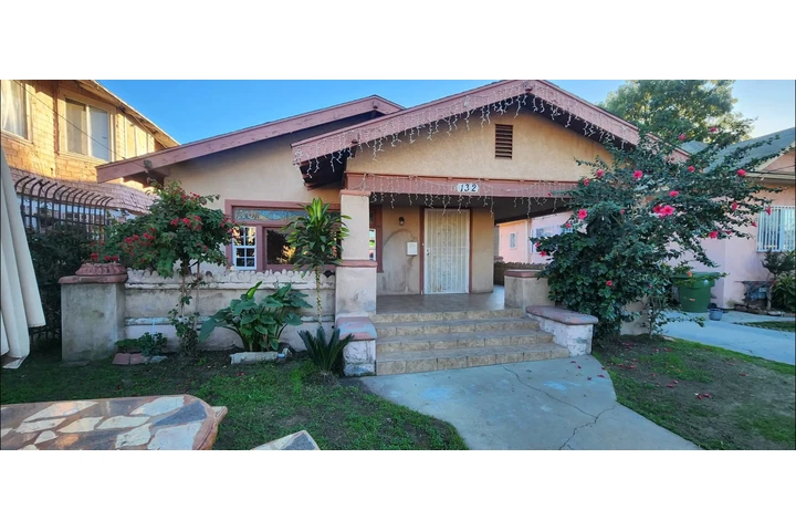 $3975 : 3BR 2BA + 3-4 Parking MLK/Main image 3