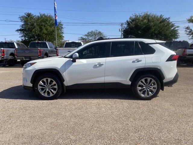 $27988 : 2019 RAV4 Limited image 3