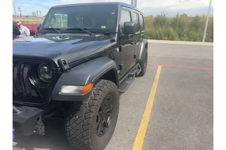 $26976 : Jeep Wrangler Unlimited 2021 image 6