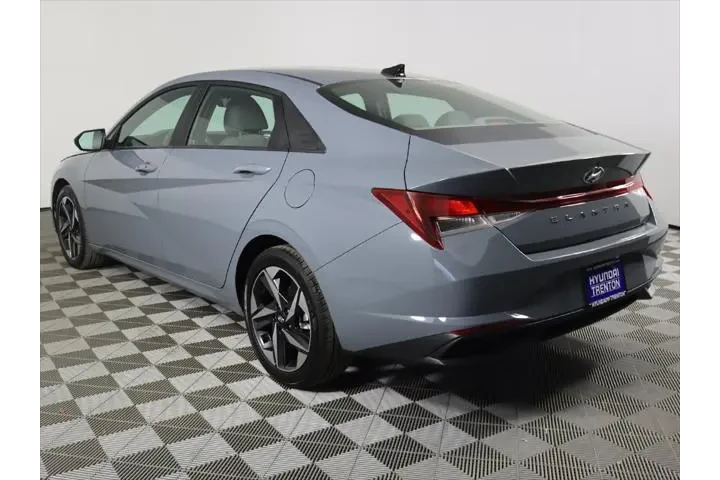 $16995 : Hyundai ELANTRA 2023 SEL 4dr image 9