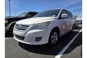 $8991 : Volkswagen Routan 2011 SE 4d thumbnail