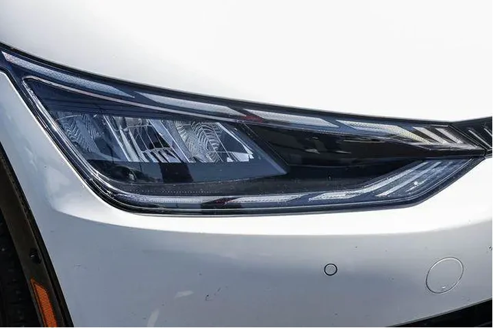 $23777 : Kia EV6 2023 Wind 4dr Crosso image 8