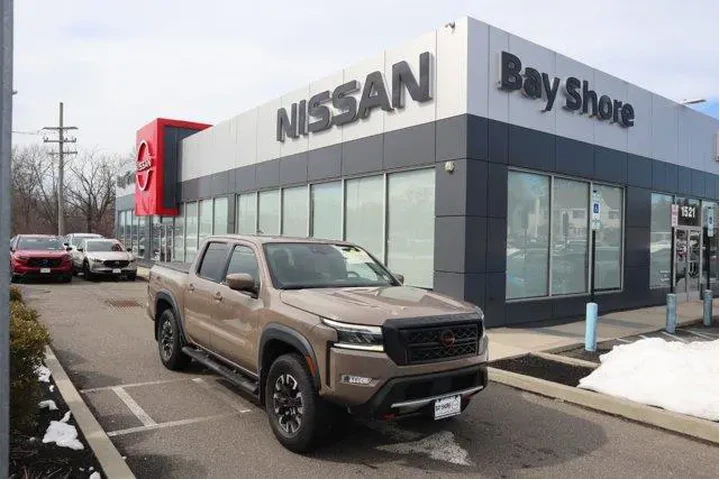 $34236 : Nissan Frontier 2023 4x4 PRO image 2