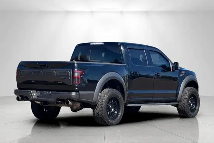 $39995 : Ford F-150 2017 4x4 Raptor 4 image 2