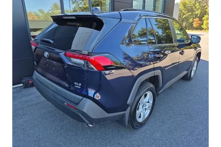 $25495 : Toyota RAV4 2021 AWD XLE 4dr image 6