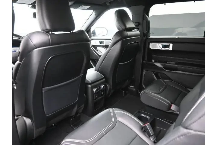 $26499 : Ford Explorer 2020 AWD ST 4d image 2