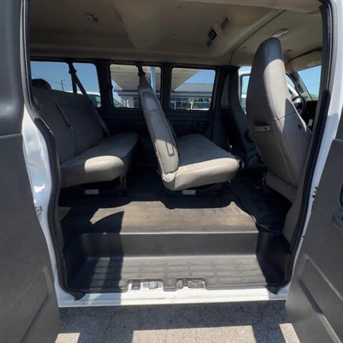 2019 Express LT 2500 image 8