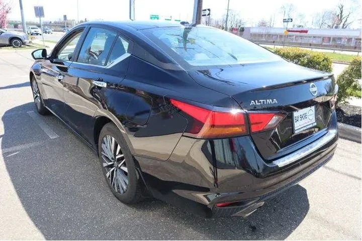 $18585 : Nissan Altima 2023 2.5 SV 4d image 8