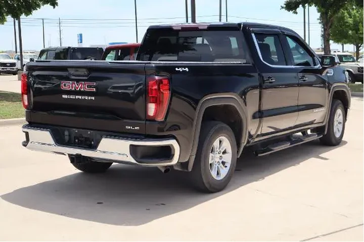 $32868 : GMC Sierra 1500 2021 4x4 SLE image 4