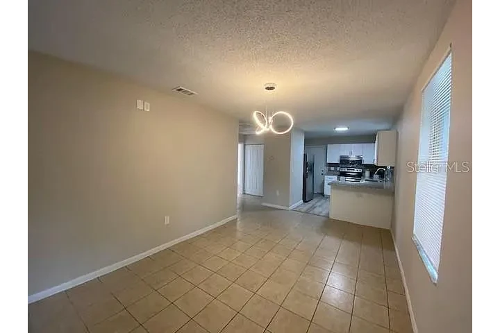 $900 : Fully renovated and furnished image 6