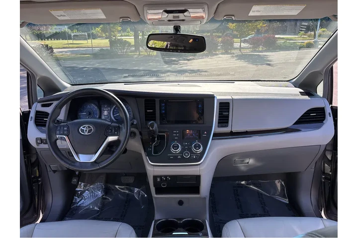 $15695 : 2015 Sienna XLE image 4