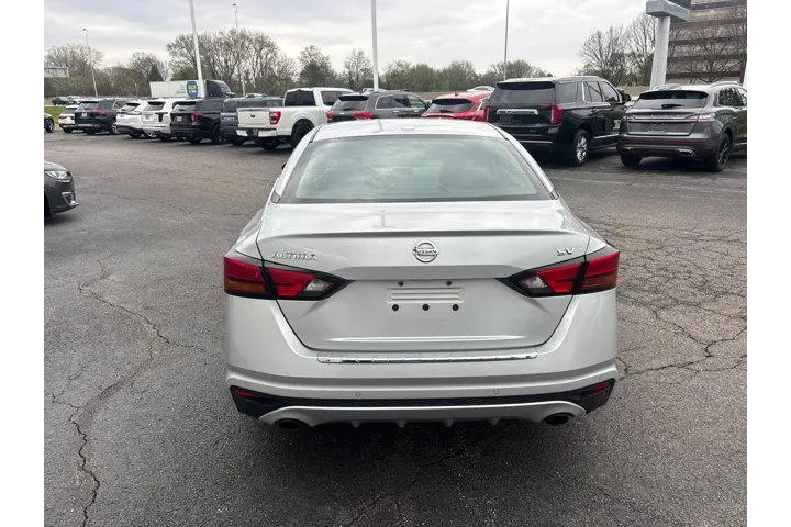 $17985 : Nissan Altima 2021 2.5 SV 4d image 6