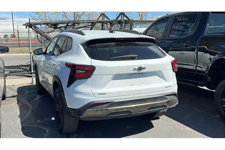 $22984 : Chevrolet Trax 2024 ACTIV 4d image 2