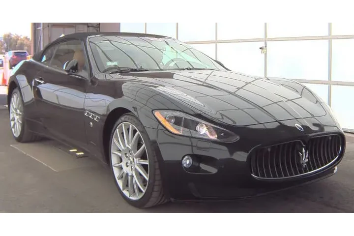 2011 GranTurismo image 2