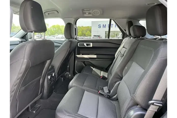 $27555 : Ford Explorer 2023 AWD XLT 4 image 10