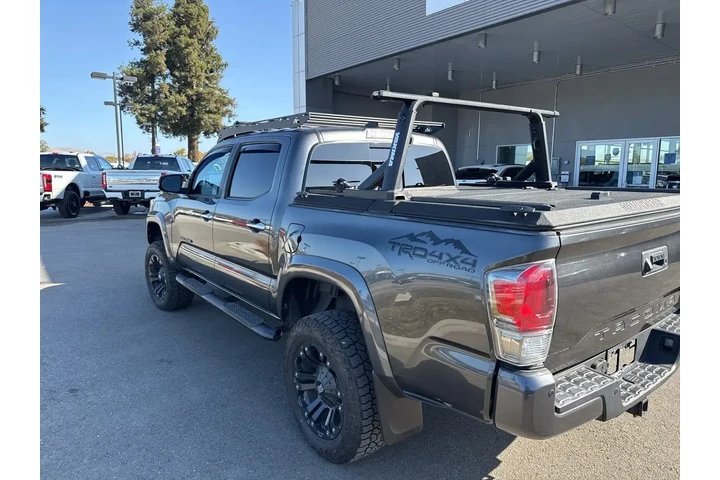 $29950 : Toyota Tacoma 2017 4x4 Limit image 8