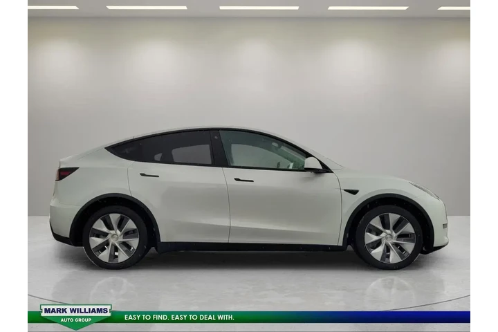 $26895 : Tesla Model Y 2021 AWD Long image 1