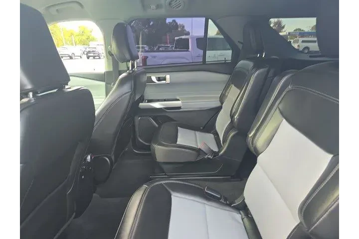 $35995 : Ford Explorer 2022 AWD XLT 4 image 8