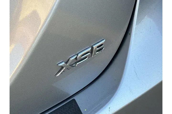 Toyota Camry 2021 XSE 4dr Se image 5
