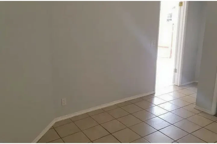 $1195 : Fresh 1bd 1ba @ Riverside image 5