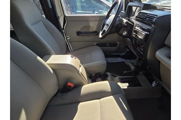 $15991 : Jeep Wrangler 2006 X 2dr SUV image 3