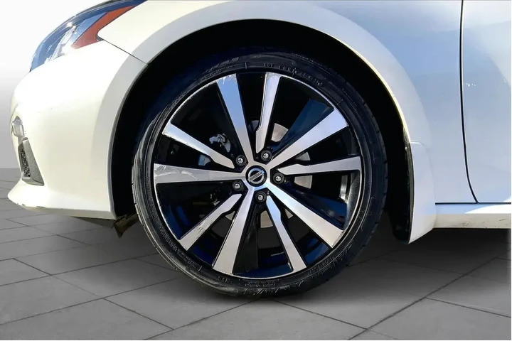 $12991 : Nissan Altima 2022 2.5 SR 4d image 10