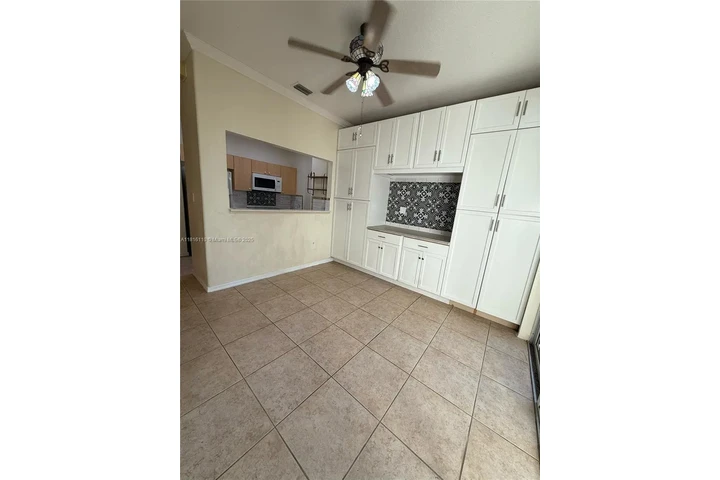 $2700 : Townhouse For Rent 3/2 image 8