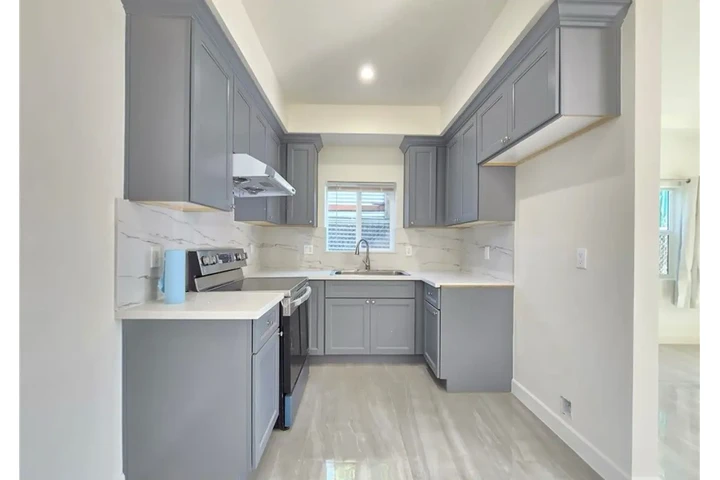 $2345 : Nice 3 Bed/2Bath Apt in LA image 3