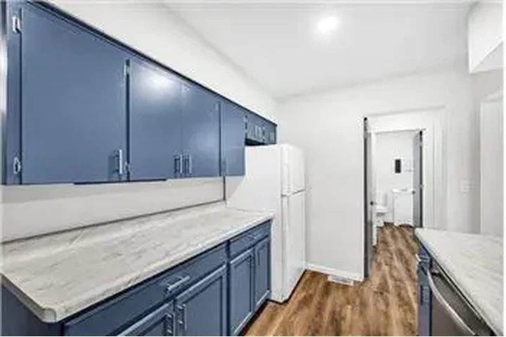 $900 : Rental property with 2 bedro image 10